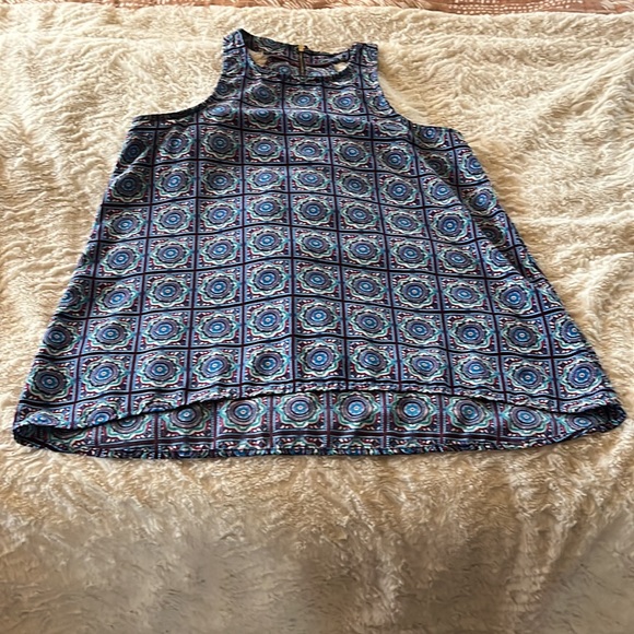 Top - Picture 8 of 9